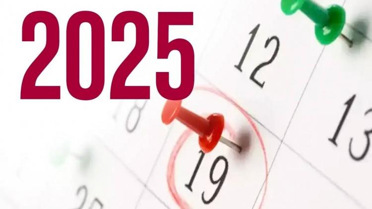 <p>2025’te toplam 14,5 gün resmi tatil olması bekleniyor. Bu günlerin çoğu ise hafta içine denk gelirken, tatil fırsatı da oluşturacak.</p>
<p> </p>