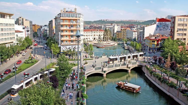 <p><span style="color:#800080"><strong>31- ESKİŞEHİR:</strong></span></p>
<p><strong><span style="color:#800080">Odunpazarı:</span> </strong>UNESCO Dünya Mirası Geçici Listesi'nde, tarihi Osmanlı evleriyle ünlü bölge.</p>