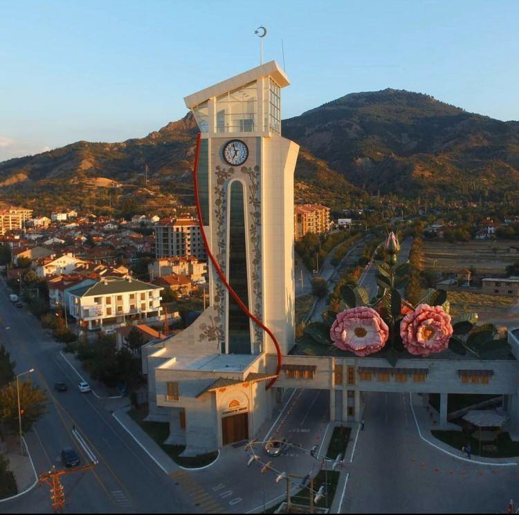 <p><span style="color:#000080"><strong>Eğirdir Gölü: </strong></span>Göl kenarında doğayla iç içe bir tatil noktası.</p>