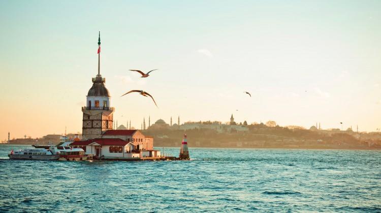 <p><span style="color:#FF0000"><strong>39- İSTANBUL:</strong></span></p>

<p><span style="color:#FF0000"><strong>Topkapı Sarayı:</strong> </span>Osmanlı İmparatorluğu'nun uzun yıllar yönetim merkezi olan saray.</p>

