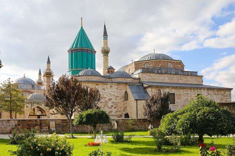 <p><span style="color:#800080"><strong>Mevlana Müzesi ve Türbesi:</strong> </span>Konya'daki inanç ve kültür turlarının önemli duraklarından Mevlana Müzesi ve Türbesi 1926'da açılan Türkiye'nin eski müzelerinden biri.</p>