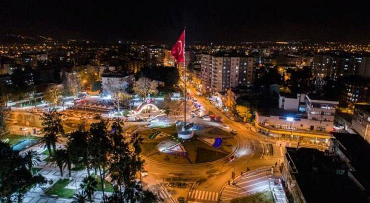 <p><span style="color:#006400"><strong>63- OSMANİYE:</strong></span></p>

<p><strong><span style="color:#006400">Karatepe-Aslantaş Milli Parkı:</span> </strong>Hitit dönemine ait kalıntılar ve heykeller.</p>

<p><span style="color:#006400"><strong>Toprakkale:</strong></span> Osmaniye'nin en bilinen tarihi kalesi.</p>
