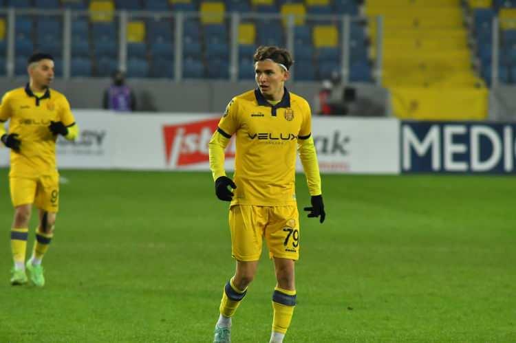 <p>79 Kilis - Atakan Dama - Ankara Demirspor - 100 bin euro</p>
