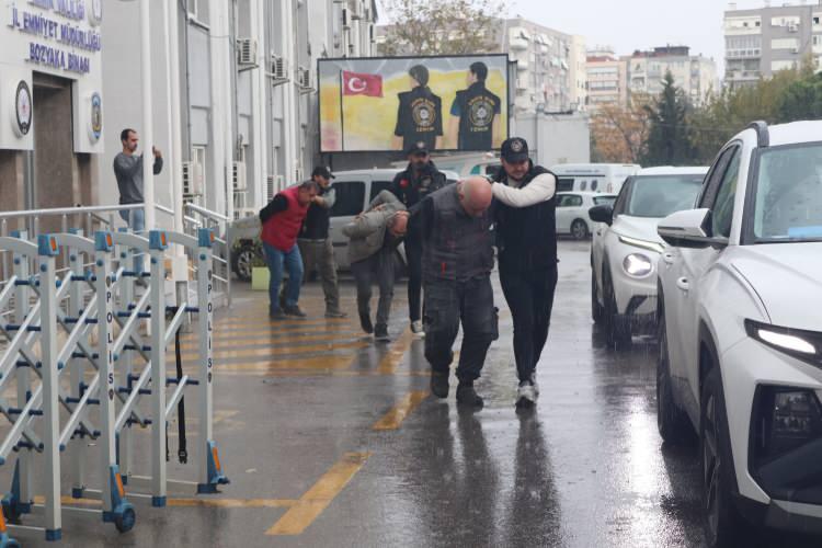 <p>Kınalı çifti tedavileri sonrası taburcu edildi, G.U.'nun ise Alsancak Devlet Hastanesi'ndeki tedavisinin sürdüğü bildirildi. Olayla ilgili soruşturmada, apartmanı ilaçlayan firmanın 3 personeli, polis ekipleri tarafından gözaltına alındı.</p>

<p> </p>
