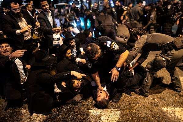 <p>İsrail Savunma Bakanı Yisrael Katz, ordunun 7 bin Ultra-Ortodoks Yahudi'yi (Haredi) askere çağırma kararını onayladı.</p>