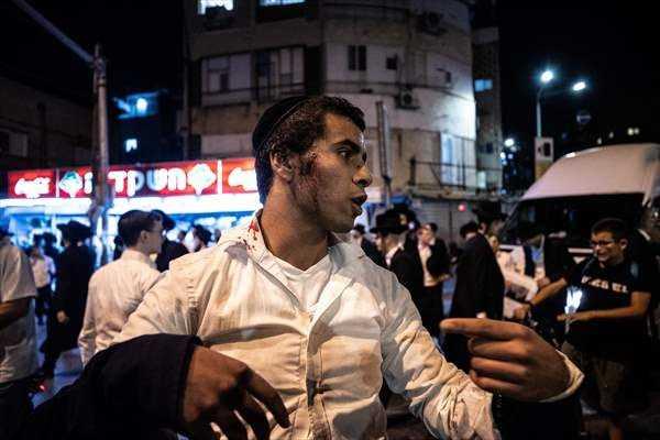 <p>İsrail Savunma Bakanı Yisrael Katz, ordunun 7 bin Haredi'yi askere çağırma kararını dün onaylamıştı.</p>
<p> </p>