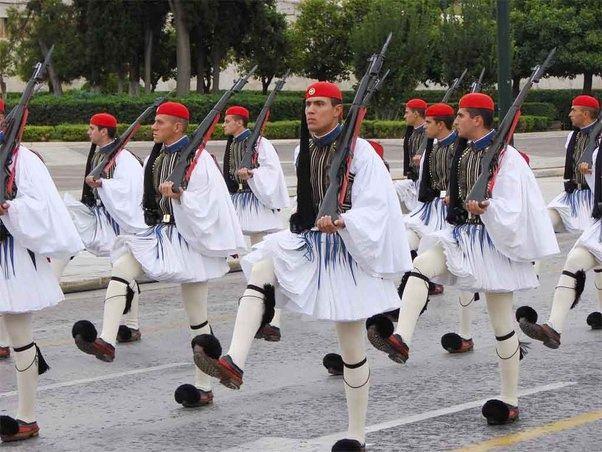 <p><strong><span style="color:#B22222">21) YUNANİSTAN </span>| YÜZDE 60</strong></p>
<p> </p>
<p>Yunanistan'ın savunma güçleri, ekonomik zorluklara rağmen kamuoyunun güvenini artıran Akdeniz başta olmak üzere bölgesel istikrar açısından hayati önem taşıyor.</p>