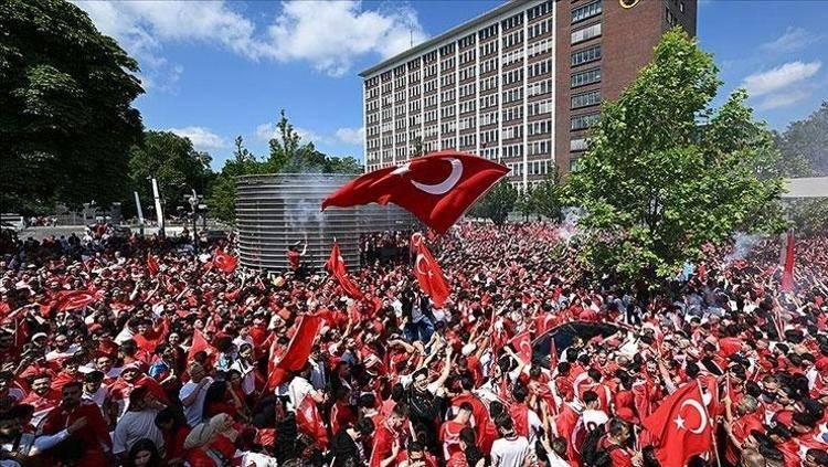 <p><strong>- İSTANBUL / TÜRKİYE<br />
<br />
* Başakşehir<br />
<br />
* Beşiktaş<br />
<br />
* Eyüpspor<br />
<br />
* Fenerbahçe<br />
<br />
* Galatasaray<br />
<br />
* Kasımpaşa</strong><br />
 </p>
