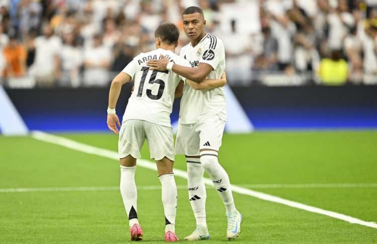 <p>1- Real Madrid: 1.36 milyar euro</p>
