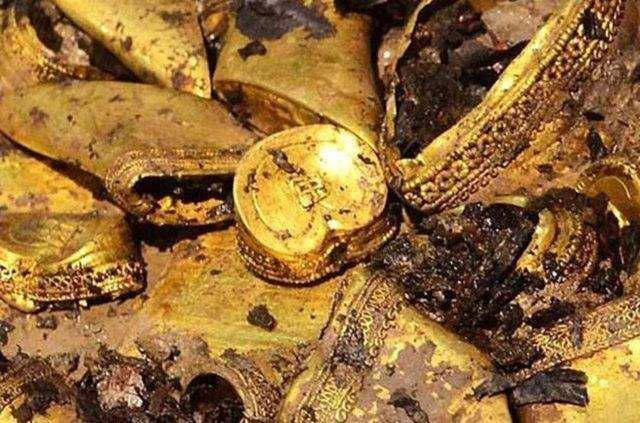 <p>Afrika kıtasından çıkan bu ünlü hükümdar, tarihin gelmiş geçmiş en zengin insanı olarak tarihe geçti. Zengin kabul edilen birçok isim arasında iki isim de tarihte öne çıkıyor.</p>