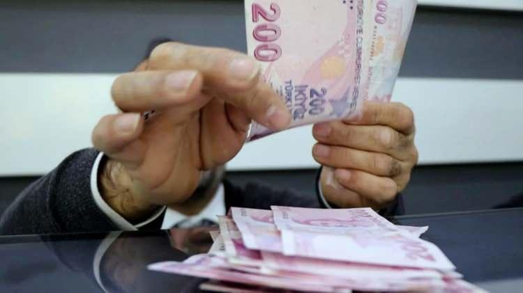 <p><strong>EMEKLİ MAAŞ ZAMMI NE KADAR OLACAK?</strong></p>
<p> </p>
<p>Emekli maaşları, 6 aylık enflasyon oranında zamlanıyor.</p>
<p><br />
<br />
İşçi emeklilerinin ekim ayı itibarıyla yüzde 12,06 zammı kesinleşmiş oldu.</p>