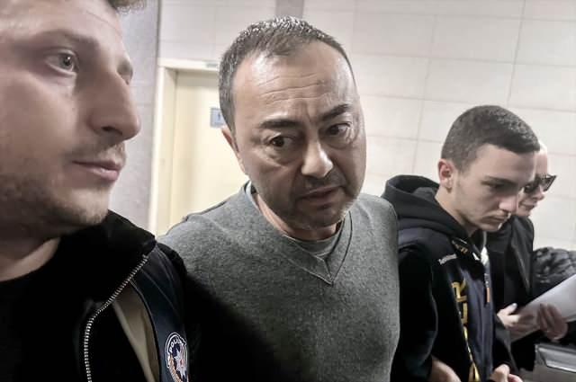 <p>Serdar Ortaç aldığı ceza sonrası, yaptığı açıklamada "Evimi barkımı, paramı, evliliğimi, sağlığımı aldı bir de adliyeye düşürdü" ifadelerini kullanmıştı.</p>
<p> </p>