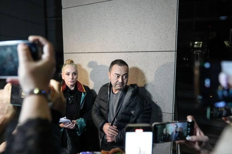 <p>Son olarak sosyal medya hesaplarını da kapatıp ortadan kaybolan Serdar Ortaç'ın ev hapsinde olduğu için 18 konseri iptal edildi.</p>
<p></p>