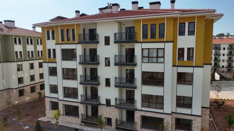 <p>Antalya'nın Merkez, İbradı, Gazipaşa, Kaş, Demre, Akseki, Manavgat, Korkuteli, Alanya, Kemer, Finike ilçelerinde</p>
<p><br />
6 bin 799</p>