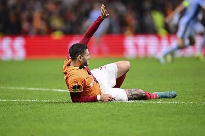 <p><strong>"Çapraz bağı kopmasına rağmen maçı tamamlayan futbolcular var.</strong></p>

