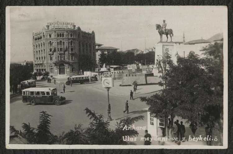<p>Ulus Meydanı ve Zafer Anıtı</p>
