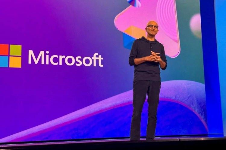 <p><strong>MICROSOFT ÜÇÜNCÜ SIRADA-</strong></p>
<p> </p>
<p>Listenin üçüncü sırasında da Microsoft Üst yöneticisi Satya Nadella yer aldı.</p>
<p>Nadella'nın 10 yılda Microsoft'u bulut ve yapay zeka olmak üzere iki büyük dönüşümden başarıyla geçirdiği kaydedilen listede, OpenAI'ya yapılan öngörülü erken yatırımın, Microsoft'un piyasa değeriyle teknoloji sektörünün en üst kademelerine yerleşmesine yardımcı olduğu aktarıldı.</p>