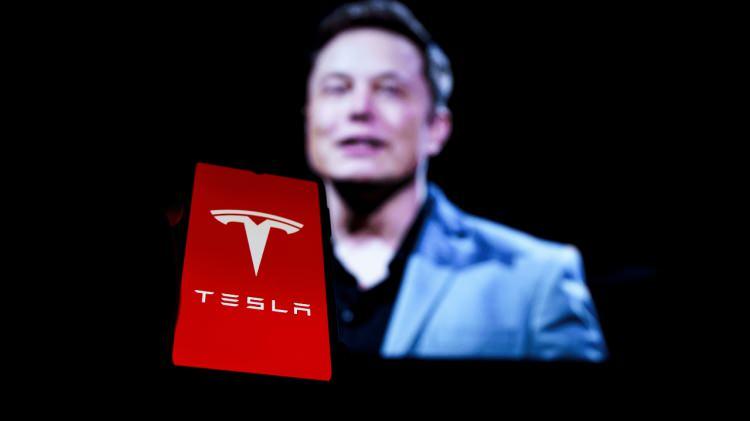 <p>Musk'ın şirketleri SpaceX ve Neuralink'in başarılarına işaret edilen listede, Musk'ın siyasete de giderek daha fazla zaman ayırdığına ve Donald Trump'ın en görünür destekçilerinden biri haline geldiğine dikkat çekildi.</p>