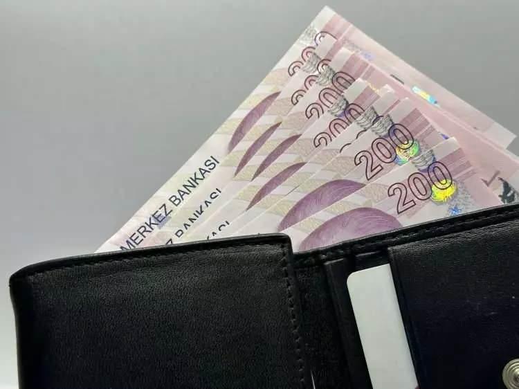 <p>FİBABANKA-</p>
<p> </p>
<p>- 10.000 TL'ye (10.000 TL hariç) kadar olan emekliler için 5.000 TL</p>
<p> </p>
<p>- 10.000 - 15.000 TL (15.000 TL hariç) arasında olan emekliler için 8.000 TL</p>
<p> </p>
<p>- 15.000 - 20.000 TL (20.000 TL hariç) arasında olan emekliler için 10.000 TL</p>
<p> </p>
<p>- 20.000 TL ve daha fazla olan emekliler için 12.000 TL.</p>