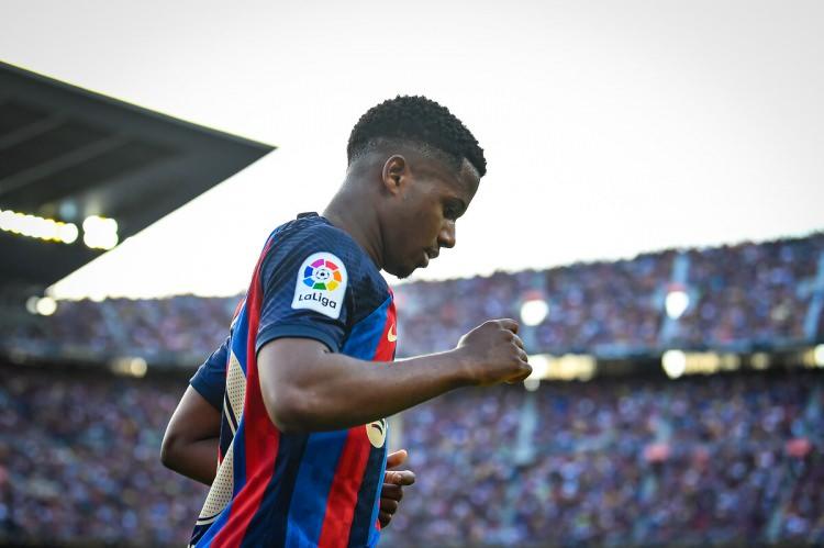 <p>Anssumane Fati, sol kanat - on numara - sağ kanat ve forvet mevkilerinde oynayan Gine-Bissau asıllı İspanyol millî futbolcudur. La Liga takımlarından Barcelona'da forma giymektedir.</p>
