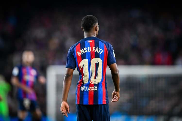 <p><strong>Akşam'ın İspanyol basınından derlediği haberde, </strong>Barcelona'da A takıma çıktığı 2019-2020 sezonunda Lionel Messi'nin veliahtı olarak görülen Ansu Fati'nin Fenerbahçe'ye kiralık olarak gelebileceği ileri sürüldü.</p>