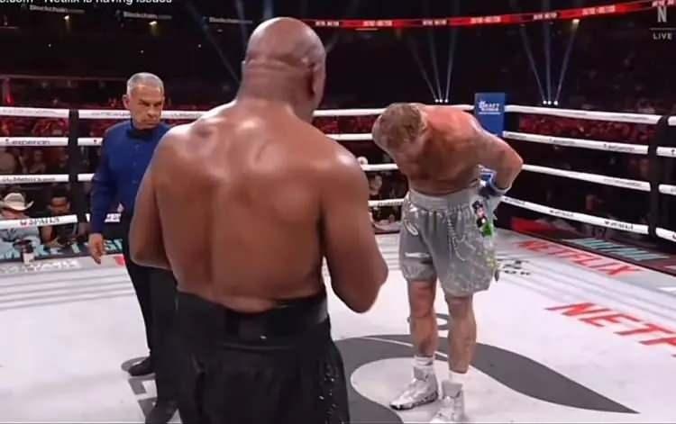 <p>Karşılaşma öncesinde Paul'un Mike Tyson'ın ayağına basması ve Tyson'un tokatla karşılık vermesi gerilimi artırmış, müsabakaya ilgi yoğunlaşmıştı.</p>
