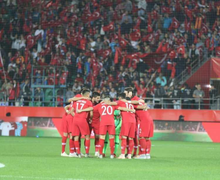 <p><strong>RİZE</strong></p>
<p> </p>
<p>1 MAÇ:</p>
<p>1 BERABERLİK</p>