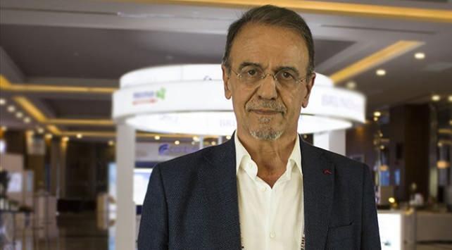 <p><strong>TÜKÜRÜKTEN BULAŞMAZ</strong></p>

<p>Tükürükte yeteri kadar virüs olmadığını anlatan Ceyhan, <strong>"Sarılmakla AIDS bulaşmaz. Cinsel ilişki, mide bağırsak sisteminin atıkları kusmuk, dışkı daha çok virüs bulundurur. Tükürükte yeteri kadar virüs olmaz. Bunların bir şekilde çocuğun kanına geçmesi lazım. Öpmek ya da sürtünmek ile bulaşmaz. Ağızdan giriyorsa bir yerden kana geçecek açıklık olması lazım. Yara ülser olması lazım. Çocukların nereden aldığını bilmek çoğu zaman aile taramasında ortaya çıkabilir"</strong> dedi.</p>

