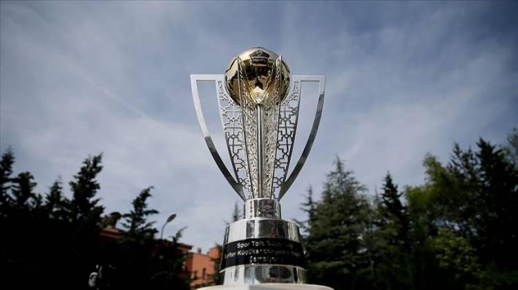<p>Süper Lig'e ayrılan gelirin kalan kısmı (yüzde 6), sezon sonunda ilk altı sırada yer alan takımlara verilecek. Buna göre şampiyon takım 71,1 milyon lira prime hak kazanacak. Ligi ikinci sıra bitirecek ekip 56,9, lig üçüncüsü 42,6 lig dördüncüsü 28,4, lig beşincisi 14,3 ve lig altıncısı de 7,2 milyon lirayla ödüllendirilecek.</p>