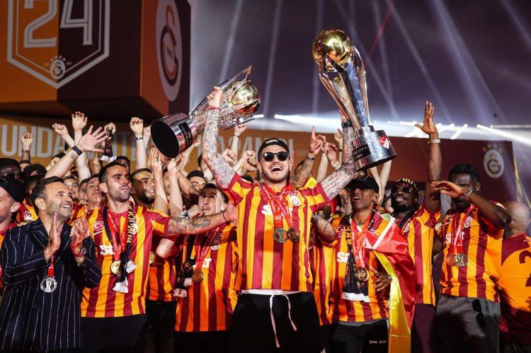 <p>Süper Lig'de geride kalan 12 haftada 11 maç yapıp 31 puanla liderlik koltuğunda oturan Galatasaray, yayın geliri pastasında da en büyük büyük dilimin sahibi konumunda.</p>