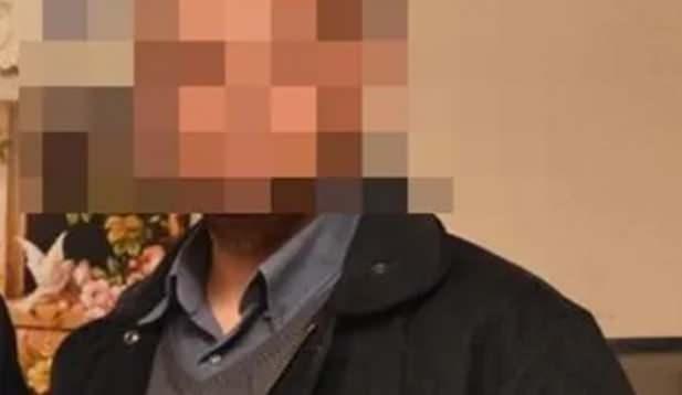 <p>Tomografide midesinin ve kalın bağırsağının 1 metreden fazlasının alındığının görüldüğünü söyleyen Ergün, <strong>"Ameliyatımı gerçekleştiren ilk doktor, açık ameliyat esnasında batınımı dikerken kalın bağırsağımı da dikerek parçaladı."</strong><strong> </strong>diye konuştu.</p>