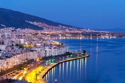 <p>Hem erkeklerde hem de kadınlarda Türkiye'nin en yüksek boy ortalamasına sahip şehri İzmir oldu. İzmir'in ardından ikinci sırada Bursa ve üçüncü sırada Balıkesir geldi.</p>