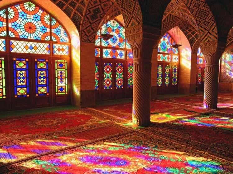 <p>İran</p>
<p> </p>
<p>214 368 Kişi</p>