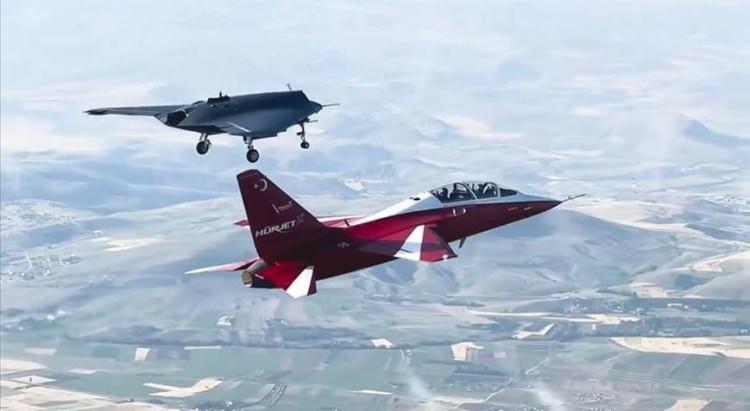 <p>Savunma Sanayii Kocaeli İl Buluşması ve Match4Industry İkili İş Görüşmeleri etkinliğine katılmak üzere geldiği Kocaeli'de AA muhabirine açıklamalarda bulunan Demiroğlu, Türkiye'nin ilk milli jet eğitim uçağı HÜRJET'in ikinci prototipinin ilk uçuşunu başarıyla tamamladığını anımsattı.</p>
<p> </p>