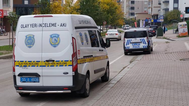 <p>Polis, Kır'ın düştüğü 6. kattaki merdivenlerde 2 adet valizini buldu ve yakınlarına teslim etmek için polis merkezine götürdü.</p>
