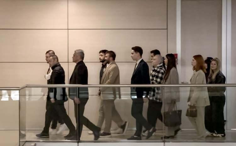 <p><strong>Yasa dışı bahis reklamında yer aldıkları ve teşvikte bulundukları iddiasıyla aralarında &uuml;nl&uuml; şovmen Mehmet Ali Erbil ve &uuml;nl&uuml; şarkıcı Serdar Orta&ccedil;&rsquo;ın da bulunduğu 16 kişi 11 Kasım'da g&ouml;zaltına alınmıştı.</strong></p>

<p>&nbsp;</p>
