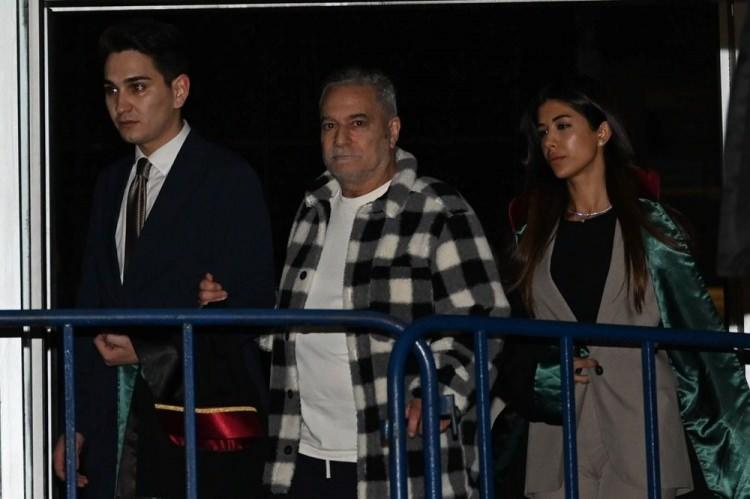 <p>Serdar Orta&ccedil; ve Mehmet Ali Erbil, adliye &ccedil;ıkışı basın mensuplarına yaptıkları a&ccedil;ıklamada, Malta Adası'na otel a&ccedil;ılışı i&ccedil;in gittiklerini s&ouml;yleyerek, yasa dışı bahis olaylarından haberleri olmadıklarını s&ouml;ylemişti.</p>

<p>&nbsp;</p>
