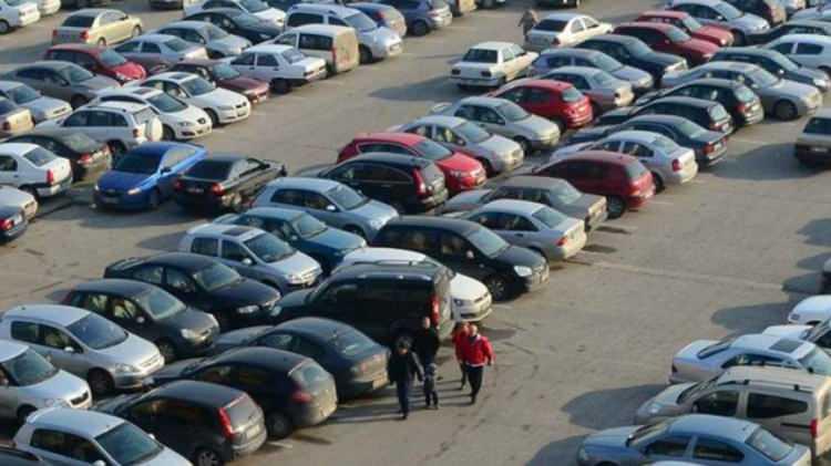 <p>Yediemin otoparklarında bulunan araçların satışı kolaylaşıyor. Düzenleme 9. Yargı Paketi kapsamında Resmi Gazete'de yayımlandı. </p>