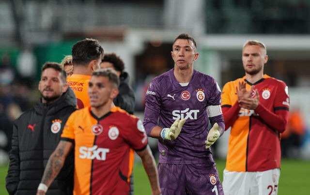 <p><strong>MUSLERA, KEREM DEMİRBAY'LA TARTIŞTI</strong></p>
