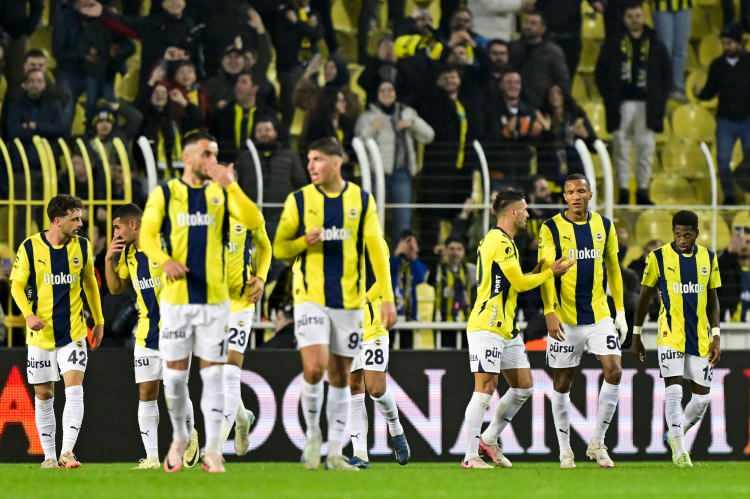 <p>Peki, <strong>Slavia Prag - Fenerbahçe maçı ŞİFRESİZ mi, hangi kanalda? </strong>İşte<strong> FB-Prag muhtemel 11...</strong></p>

<p> </p>
