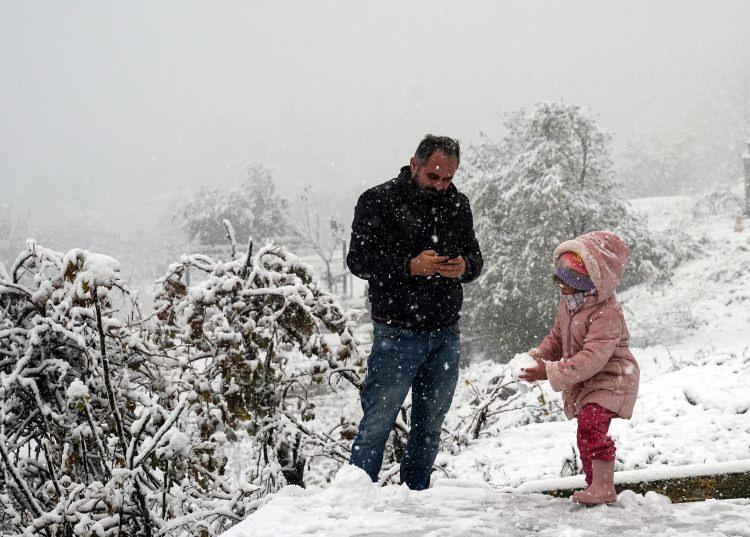 <p><strong>UÇAKLAR HAVADA TUR ATIYOR</strong></p>

<p>Lodos ve sağanak, hava trafiğini olumsuz etkiledi. </p>
