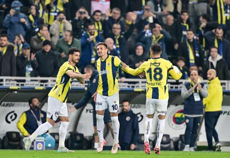 <p>İlk maçında Union Saint-Gilloise’yi 2-1’lik skorile yenmeyi başaran Sarı Lacivertliler, sonrasında Twente ile 1-1 berabere kalarak beklenilen futbolu sahaya yansıtamadı.</p>

<p> </p>
