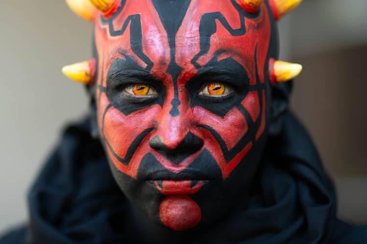<p><span style="color:#FF0000"><strong>DART MAUL</strong></span></p>
