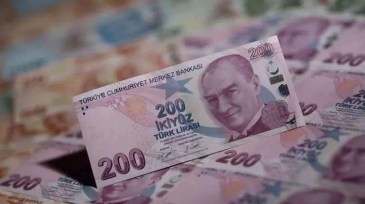 <p>Asgari ücret zam tahminlerine ilişkin farklı senaryolar konuşulurken, yeni asgari ücret için pazarlığın başlayacağı oran da belirginleşiyor. </p>
