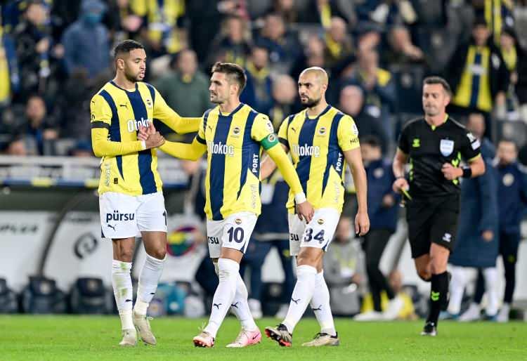 <p><strong>Slavia Prag - Fenerbahçe maçı TRT 1'den canlı ve şifresiz </strong>olarak yayınlanacaktır.</p>

<p> </p>
