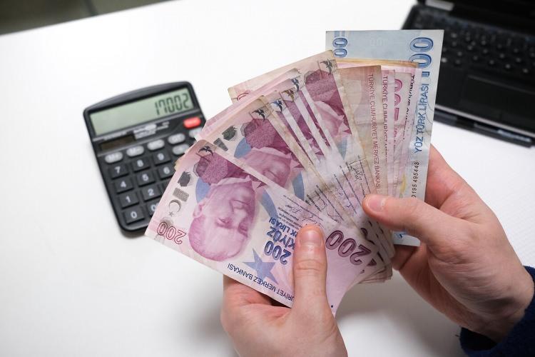 <p><strong>MEVDUAT FAİZ ORANLARI</strong></p>

<p>Merkez Bankası, bankalarca açılan mevduatlara uygulanan ağırlıklı ortalama faiz oranlarını açıkladı.</p>

<p> </p>
