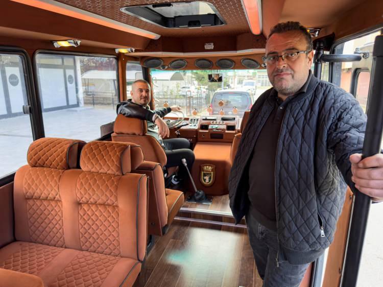 <p>Küçüklüğünden beri hayalini kurduğu 1988 model Magirus minibüsü satın alan Yazıcı, aracı 6 ayda yeniledi. </p>
