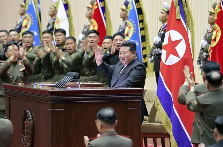 <p>Kuzey Kore lideri Kim Jong-Un, ABD'nin İsrail ve Ukrayna'ya silah sağlamasını eleştirdi. Kim'in kız kardeşi de dikkat çeken bir açıklamada bulundu.</p>

<p> </p>
