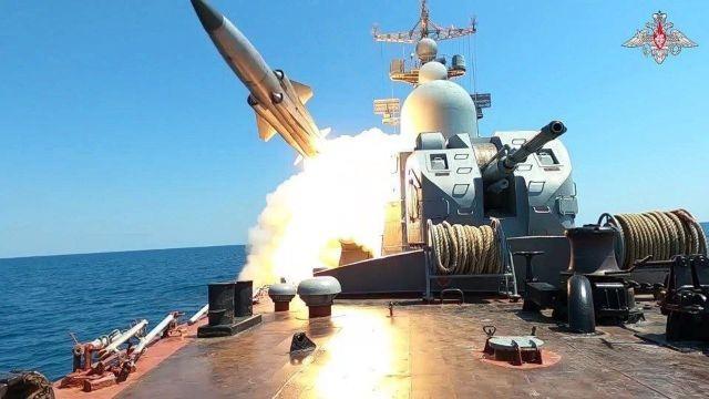 <p><strong><span style="color:#B22222">P-270 MOSKIT&nbsp; |&nbsp; SOVYETLER BİRLİĞİ&nbsp;</span> |&nbsp; 250 KM</strong></p>
