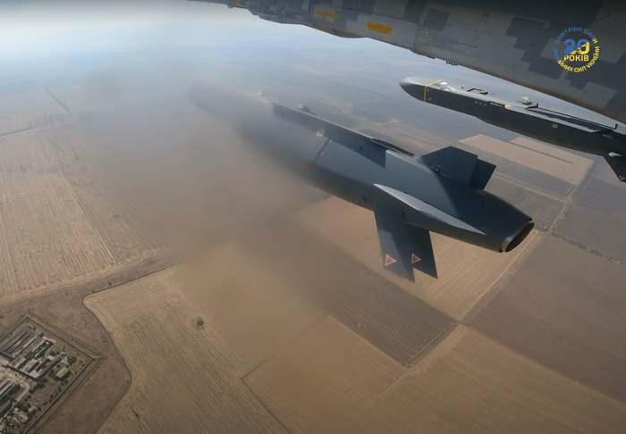 <p><strong><span style="color:#B22222">STORM SHADOW&nbsp; |&nbsp; FRANSA - İNGİLTERE&nbsp;</span> |&nbsp; 550 KM</strong></p>
